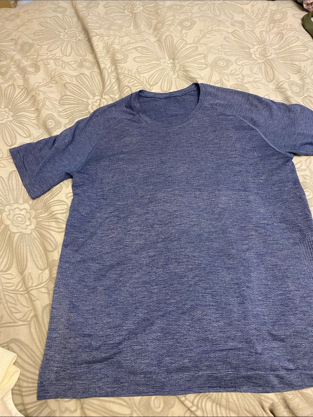 Lululemon M swift tech shirt